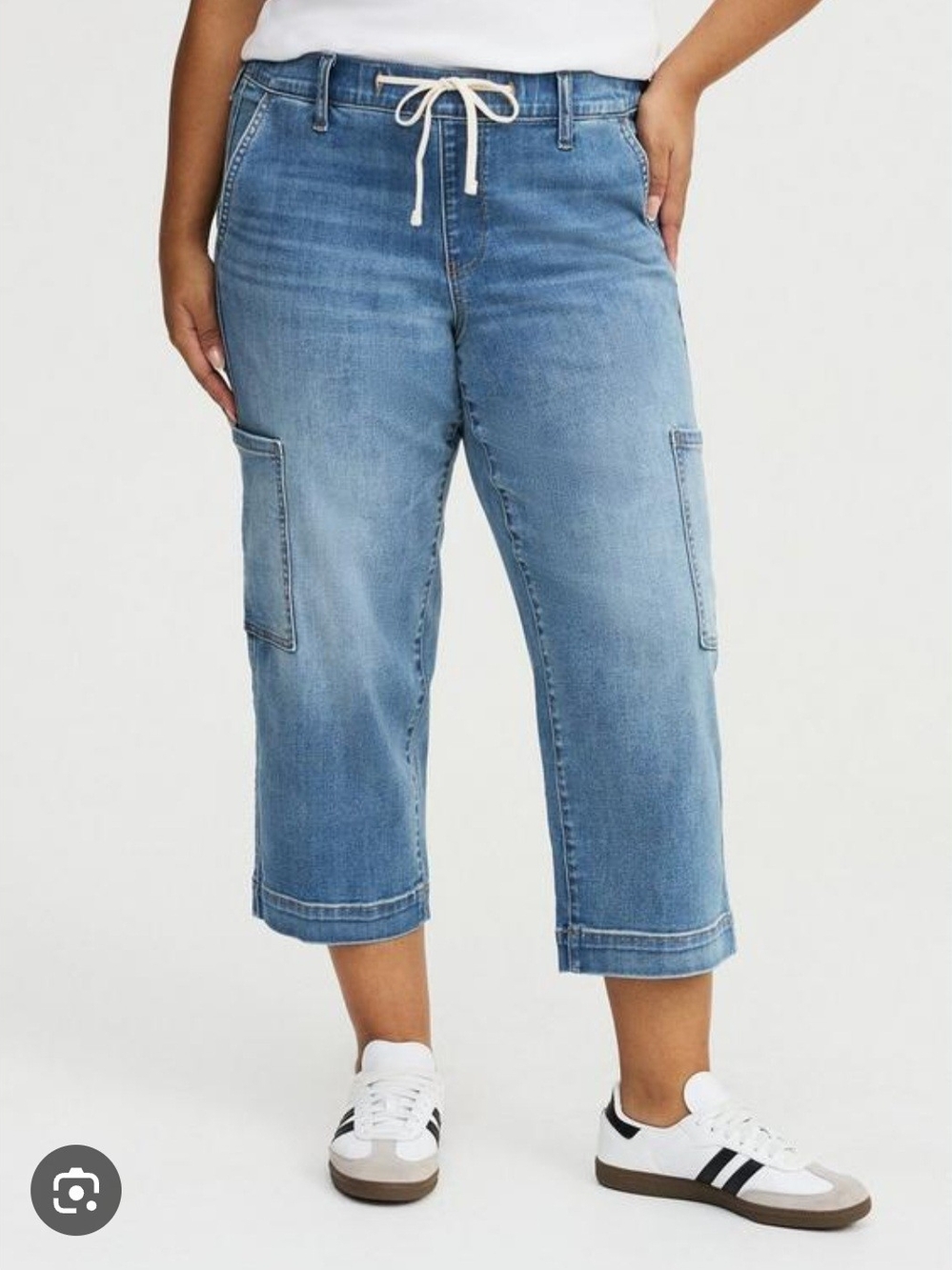 Torrid Sz 00 Light Blue Cropped Cargo Jeans with Drawstring